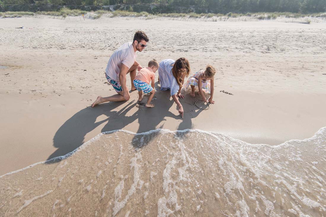 Rodzinne wakacje w Kołobrzegu - zabawa na plaży